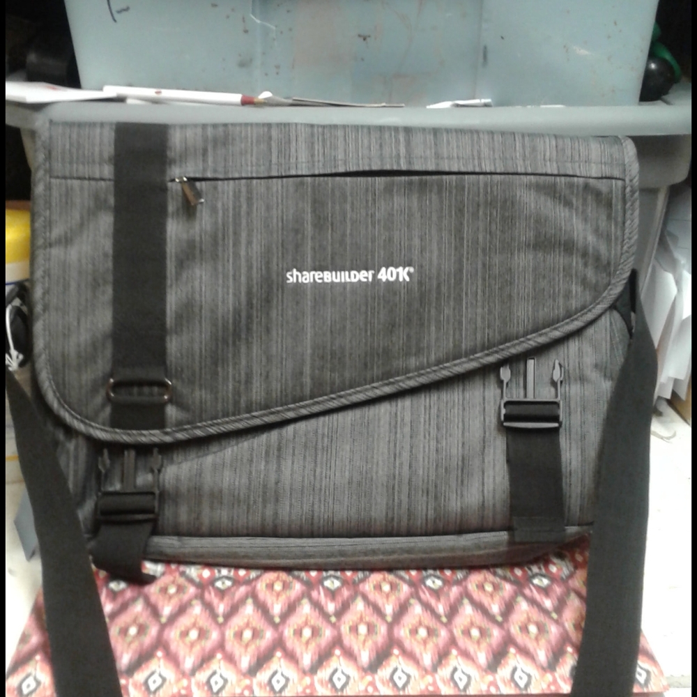 Port Authority ShareBuilder 401k messenger bag New